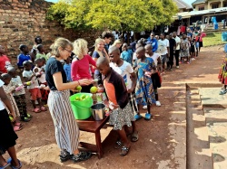 DL: Blažka Krašovec in Jakob Preskar, odprava v drugačen svet - Uganda skozi oči mladih zdravnikov