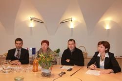 Projekt so danes predstavili od leve krški župan Miran Stanko, predsednica LAS Posavje Marija Imperl, sevniški župan Srečko Ocvirk in Darja Planinc.