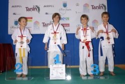 13 medalj za dolenjske karateiste na tekmovanju v Sevnici