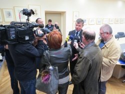 Minister Gašperšič s štirimi župani podpisal protokol o tretji razvojni osi