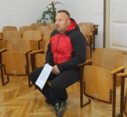 Martin Vidovič se je na krško sodišče pripeljal iz okolice Cirkulan na Štajerskem, kjer živi.