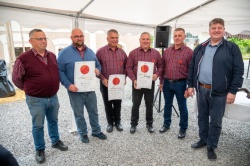 Na podelitvi priznanj (od leve proti desni): Darko Bambič, Rok Zupančič, Gregor Štemberger, Denis Gorenc, Jurij Krštinc in župan Jože Simončič