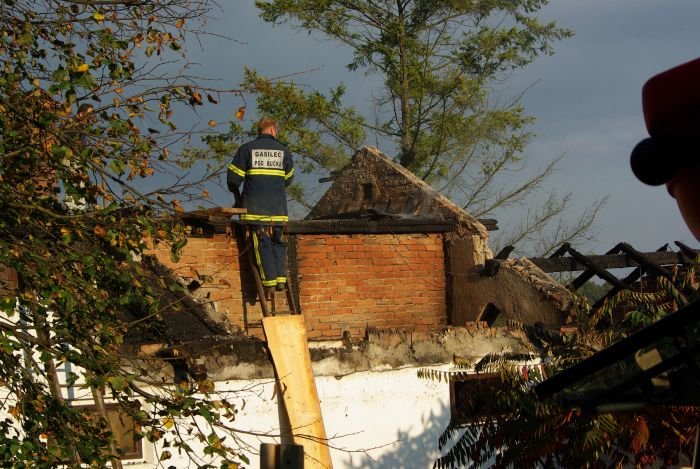 Brez pomoči domačih gasilcev ni šlo. Požar so pogasili, da se vsaj ni razširil na sosednja poslopja.