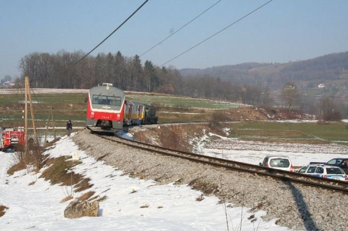 FOTO: Pri Potočni vasi se je iztiril vlak