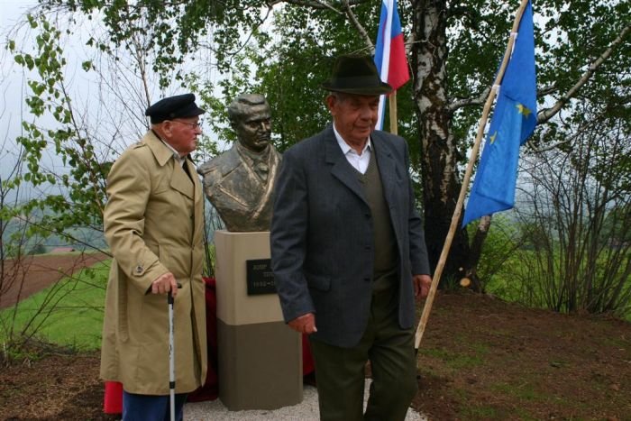 Spomenik sta odkrila nekdanja partizana Alojz Jaklič iz Gabrja in Martin Rukše iz Brusnic.