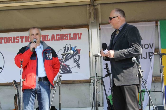 Predsednik Zveze moto klubov Slovenije Leopold Pungerčar in voditelj programa Slavko Podboj.
