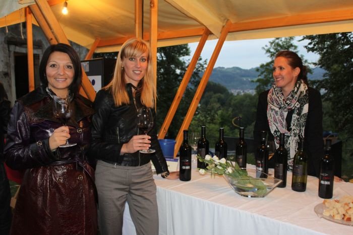 Na tokratnem festivalu se je predstavilo 22 pridelovalcev vina, ki se s svojimi modrimi frankinjami bo besedah organizatorjev uvrščajo v sam slovenski vrh.
