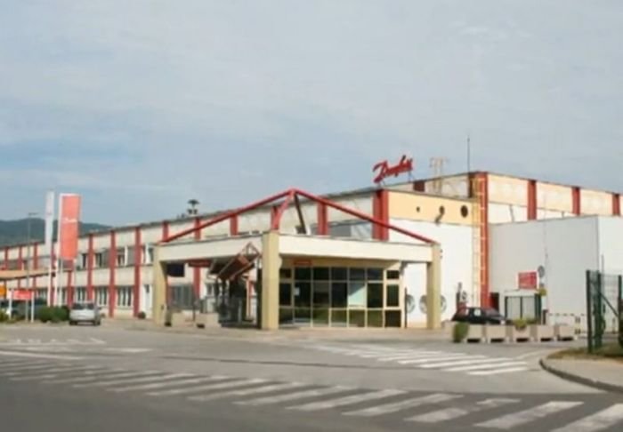 Proizvodne hale Danfossa v Črnomlju je kupil Akrapovič. (Foto: arhiv DL)