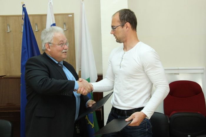 Najvišjo pogodbo je straški župan Alojz Knafelj podpisal z direktorjem Pagrasa Matjažem Pavlinom. (Foto: M. Ž.)