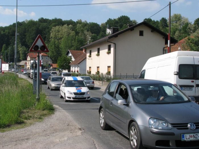 Cesta Ljubljana - Kočevje, po kateri se učijo voziti kandidati za voznike na Kočevsko-ribniškem velja za t.i.cesto smrti. (Foto: M. L.-S.)