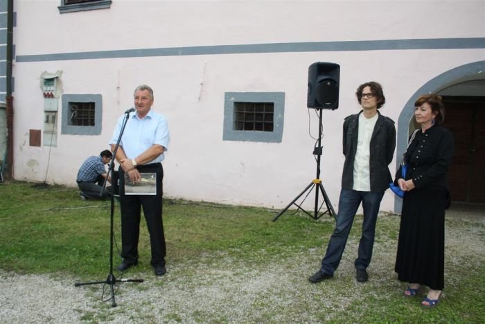 Z otvoritve razstave Linije in transparence: Bojan Božič, Goran Milovanović in Milena Gregorčič. (Foto: M. L.)