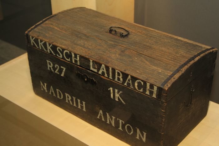 Kovček, s katerim je na bojišče odšel Anton Nadrih iz Dolenjega Medvedjega sela pri Trebnjem.
