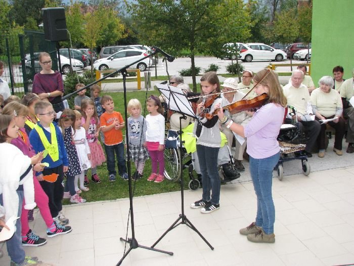 Na prireditvi so nastopili tudi otroci Glasbene šole Ribnica. (foto: M. L.-S.)