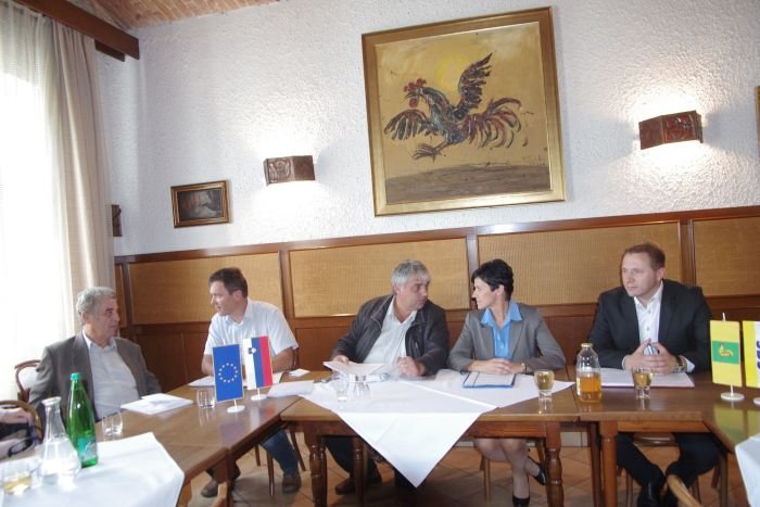 Od leve proti desni: Rastko Reven, Stane Bregar, Albert Pavlič, Viktorija Rangus in Matjaž Judež.