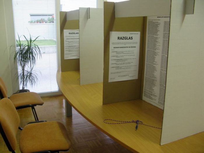 Odprla so se volišča za lokalne volitve