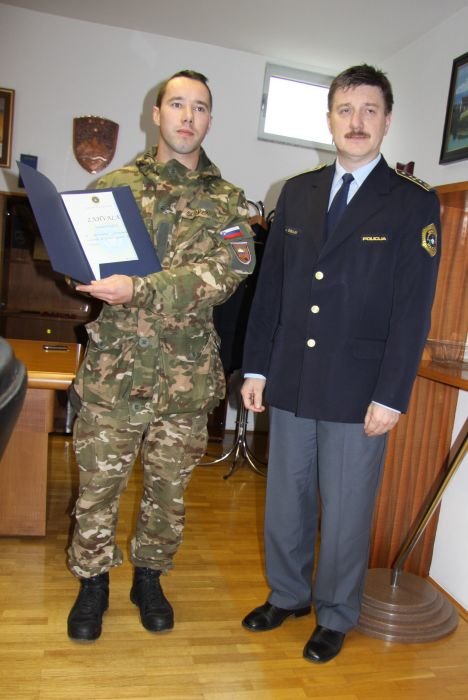 Pogumnega vojaka Čeliča sprejel tudi direktor PU Novo mesto