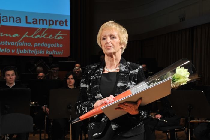 Tatjana Lampret je sinoči prejela srebrno plaketo JSKD.