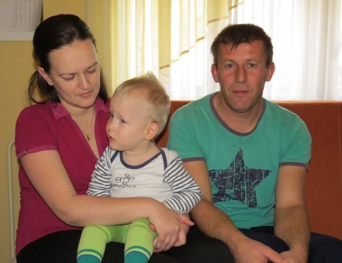 Družina Mahmić si dragih terapij, ki Ajnurju zelo pomagajo, ne more privoščiti. (Foto: M. B.-J.)