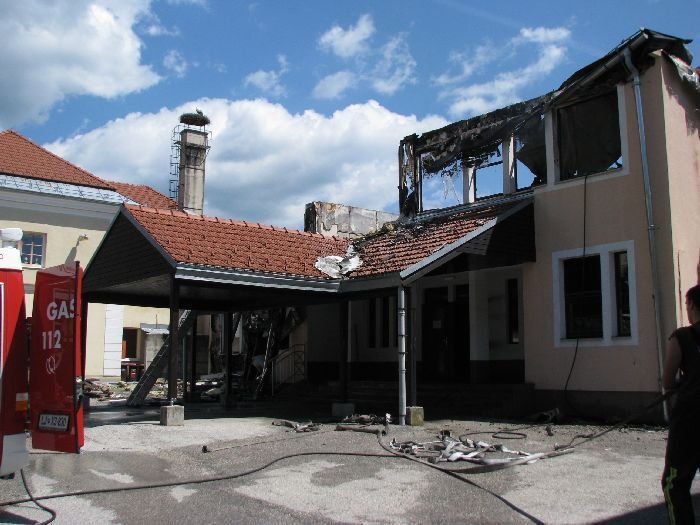 Žalosten videz OŠ Stara Cerkev po uničujočem požaru (Foto: M. L.-S., arhiv DL)