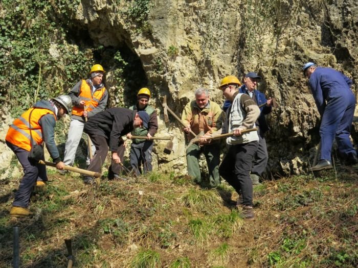 Tako so 8. marca začeli kopati predor pri Kaburovi jami v Metliki.