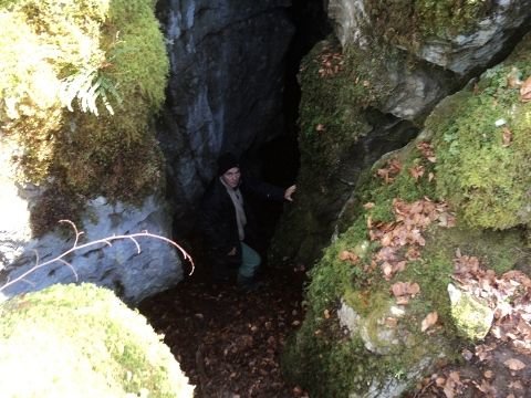 V tej jami na območju Kočevskega roga je jamar presenetil medveda. (Foto: spletna stran Jamarskega kluba Novo mesto)
