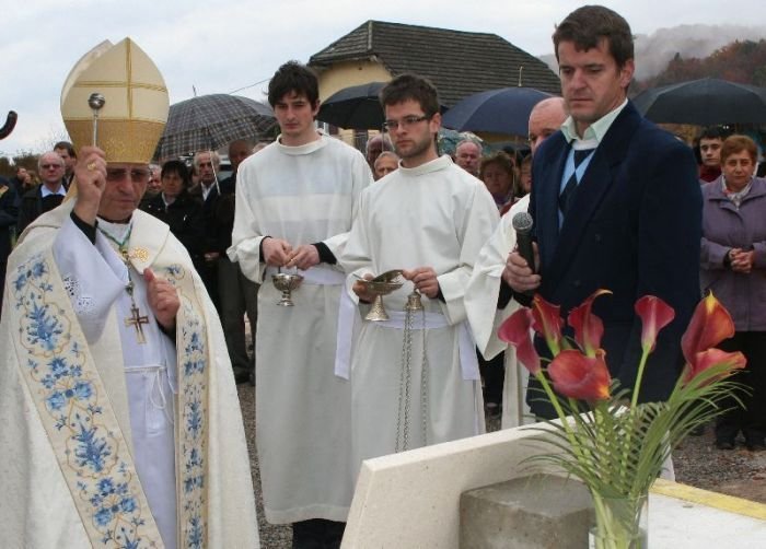 Mašo bo vodil novomeški škof Andrej Glavan. (Foto: M. Ž., arhiv DL)