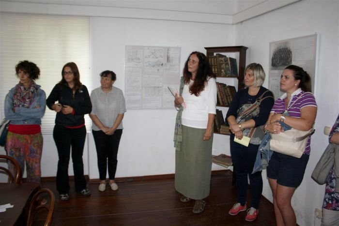 Rut Zlobec (v sredini) je predstavila muzejsko zbirko o Pleteršniku. Foto: M. L.