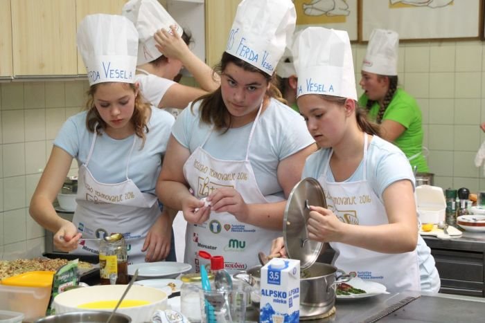 Zlata kuharska ekipa osnovne šole Ferda Vesela iz Šentvida pri Stični