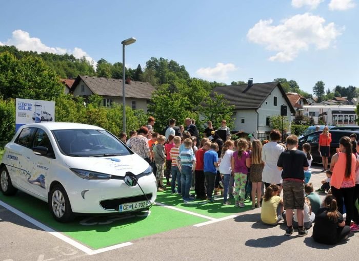 Električno vozilo lahko napolnite tudi v Sevnici