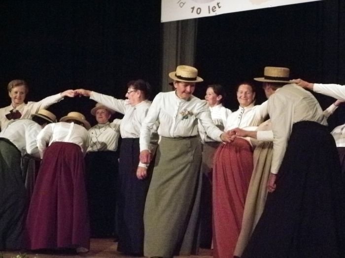 Folklorna skupina Nasmeh je v Trebnjem praznovala 10-letnico svojega delovanja. (Foto: J. S.)