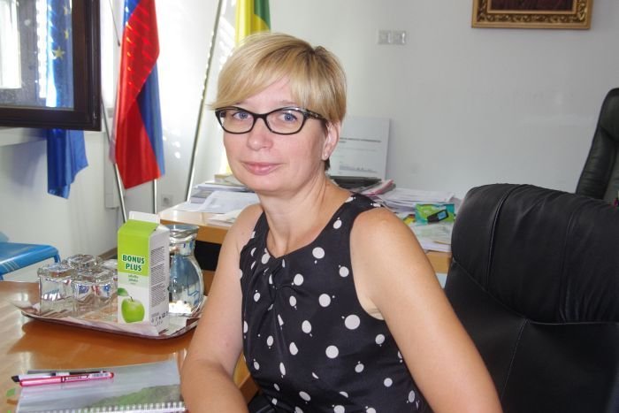 Ravnateljica Irena Čengija Peterlin.