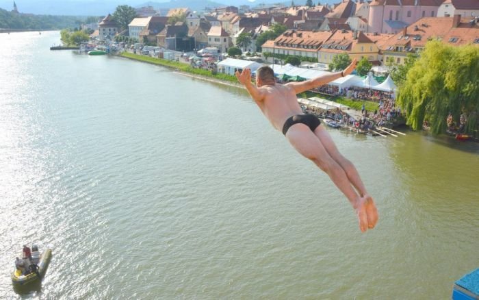 Andrej Beuc med lanskim skokom na Lentu. (Foto: osebni FB profil)