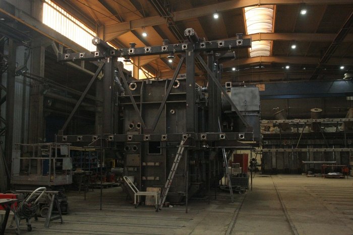 Glavni progam sevniškega Preisa so ogromna varjena jeklena ohišja za elektro transformatorje. (Foto: B. B.)