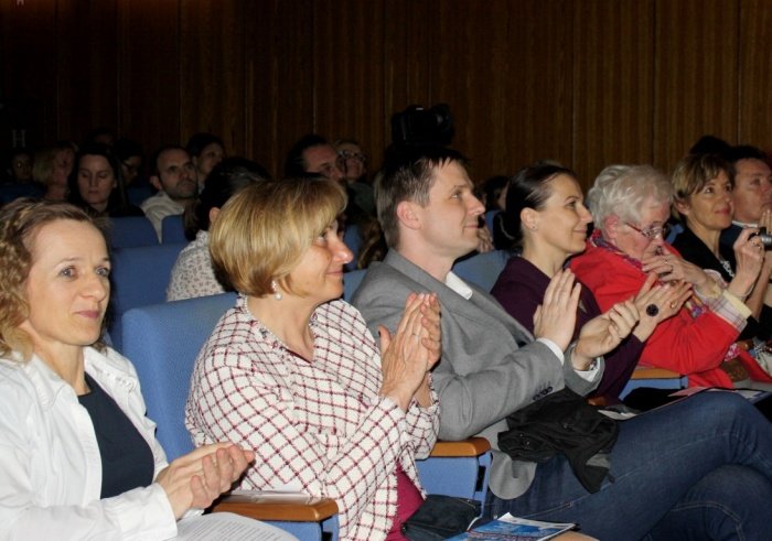 Ravnateljica Marija Lubšina Novak (druga z leve) je bila zadovoljna z izidom dobrodelnega koncerta za Mirno morje. (Foto: M. L.)