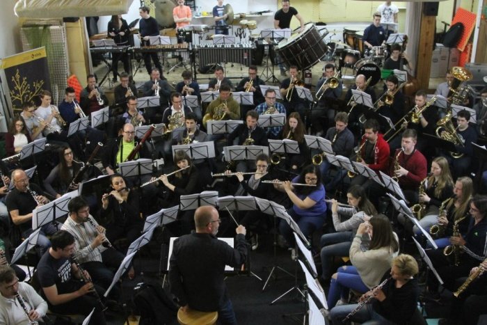 Pihalni orkester krka na vajah z Bartom Picqueurjem (Foto: I. Vidmar)