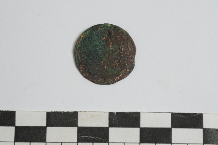 Novčiči in ostale pomembnejše najdbe iz rimskega obdobja … (Foto: Arhat)