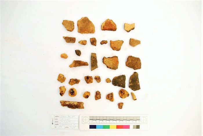 Najdbe iz starejše železne dobe (iz obdobja Halštatske kulture, časa Marofa, situl, jantarnih ogrlic; foto: Arhat).