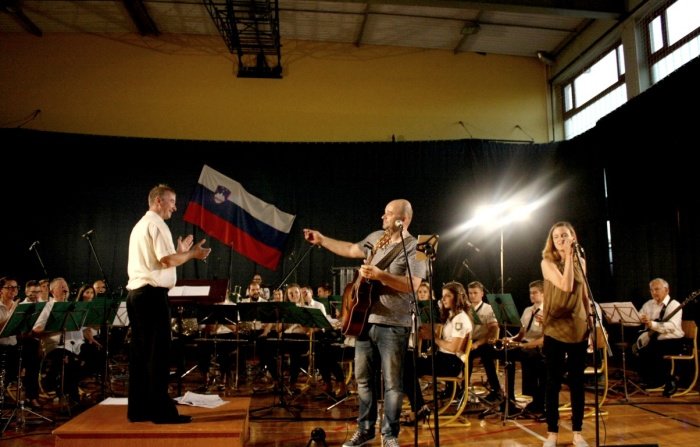 Dirigent Toni Homan, Bort Ross in Lamai ter seveda Pihalni orkester Kostanjevica na Krki. (Foto: M. L.)