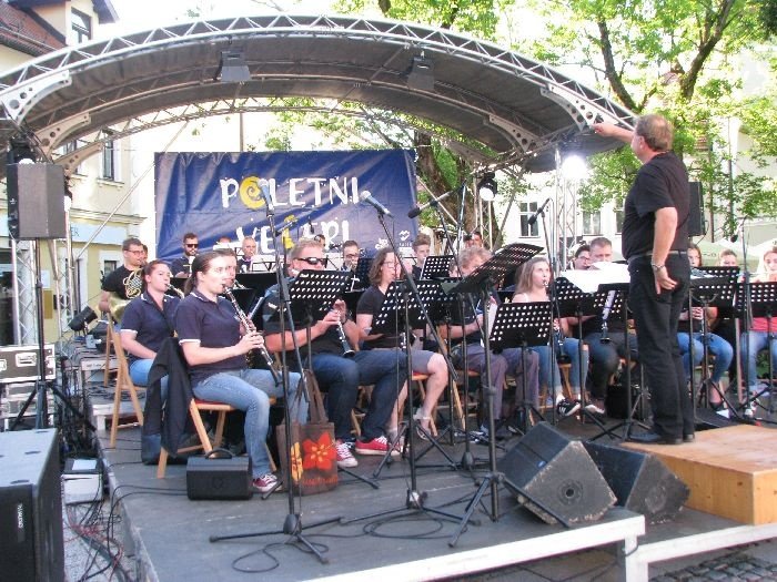 Otvoritev Poletnih večerov že po tradiciji pripada Pihalnemu orkestru Kočevje. (Foto: M L-S.)
