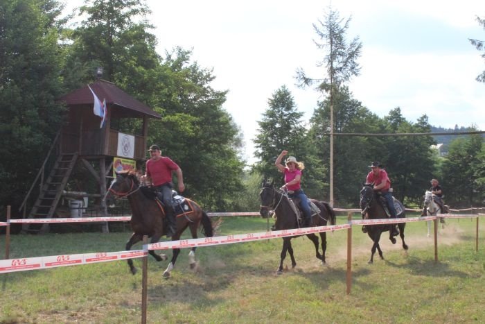 Turistično konjeniško društvo Krtina je tudi letos pripravilo tradicionalno krtinsko deteljico. (Foto: J. S.)
