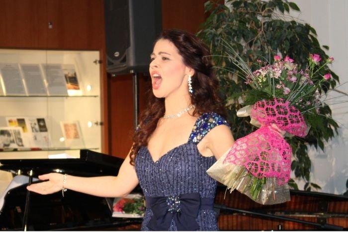 Mlada sopranistka Jerica Steklasa je na včerajšnjem koncertu Hvalnica glasbi navdušila. (Foto: J. S.)