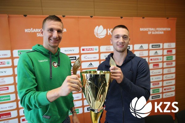 Kapetana obeh ekip, Olimpije in Krke, Gregor Hrovat in Domen Bratož (Foto: KZS/www.alesfevzer.com)