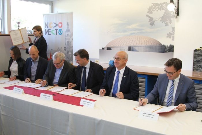 Podpis protokola o sodelovanju in upravljanju novomeškega velodroma (Foto: I. Vidmar)