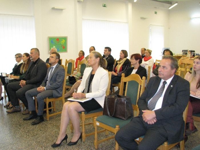 Med udeleženci konference o zelenih delovnih mestih za Rome v Kočevju je bilo le malo Romov. (Foto: M. L.-S.)