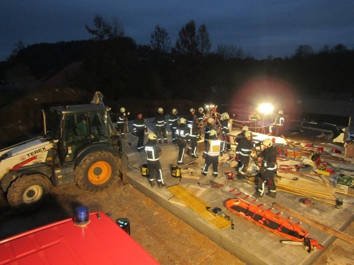 Na intervenciji je bilo 29 gasilce PGD Trebnje in Šentlovrenc. (Foto: PGD Trebnje)