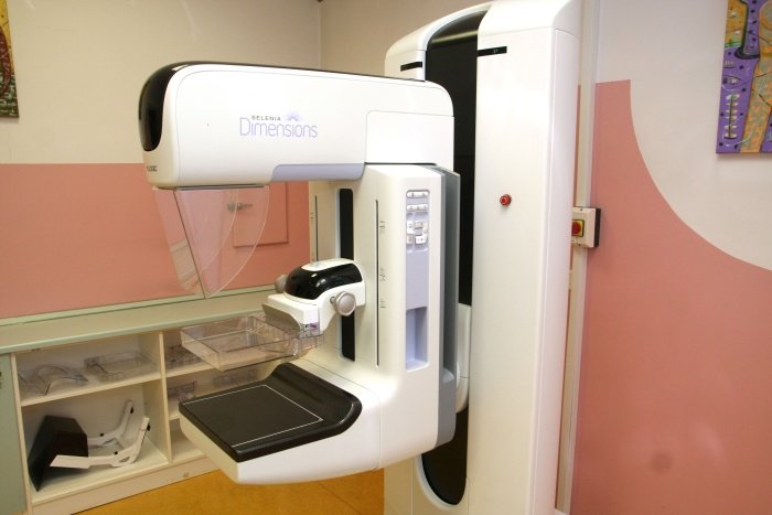 Društvo Zdravje za Posavje je z dobrodelnimi akcijami in donacijami za nakup mamografa zbralo okoli 120.000 evrov, preostanek do 150.000 evrov, kolikor je naprava stala, je zagotovila bolnišnica. (Foto: B. B.)