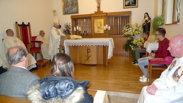 Na slovesni sv. maši je petje sester spremljal organist Milan Brudar.