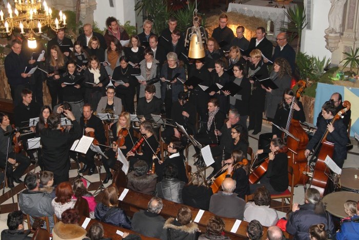 Lani je Frančiškanski komorni zbor za božič nastopil s komornim orkestrom. (Foto: I. Vidmar)