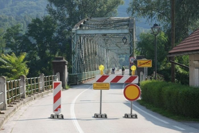 Železni most čez Savo je nujno potreben obnove. (Foto: B. B., arhiv DL)