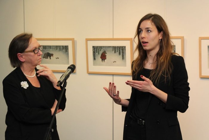 Z leve: umetnostna zgodovinarka in likovna kritičarka Tatjana Pregl Kobe in ilustratorka Hana Stupice (Foto: M. Ž.)